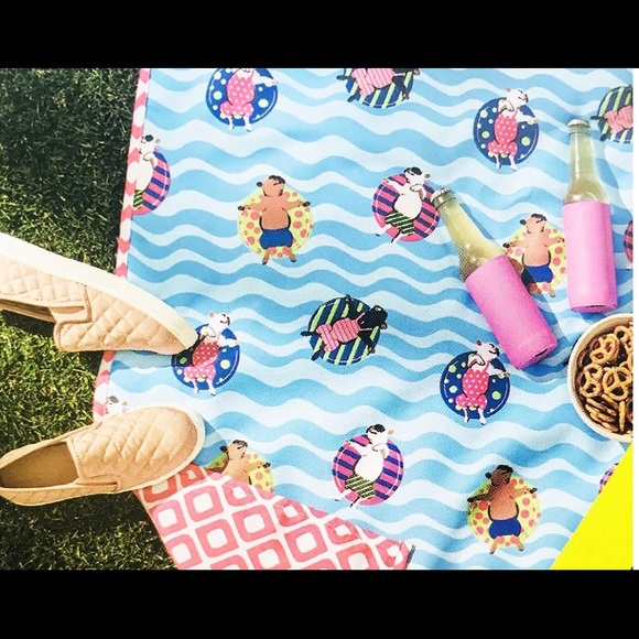 Max Studio Outdoor Picnic Blanket French Bulldogs - Picture 6 of 8